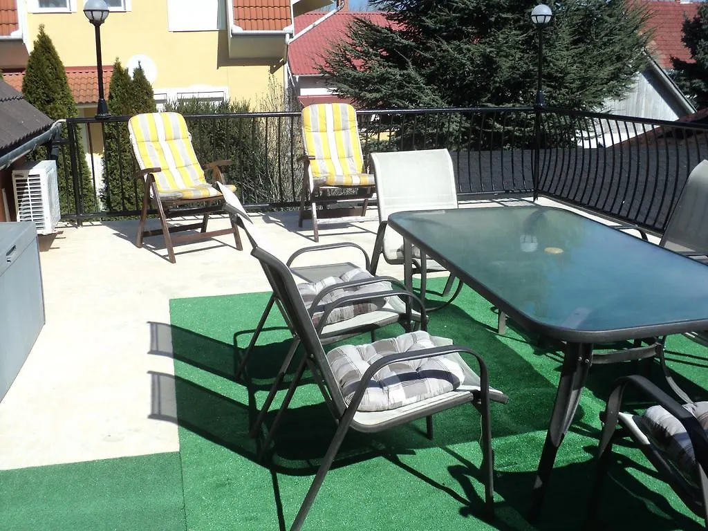 Oazis Apartmanhaz Hajduszoboszlo