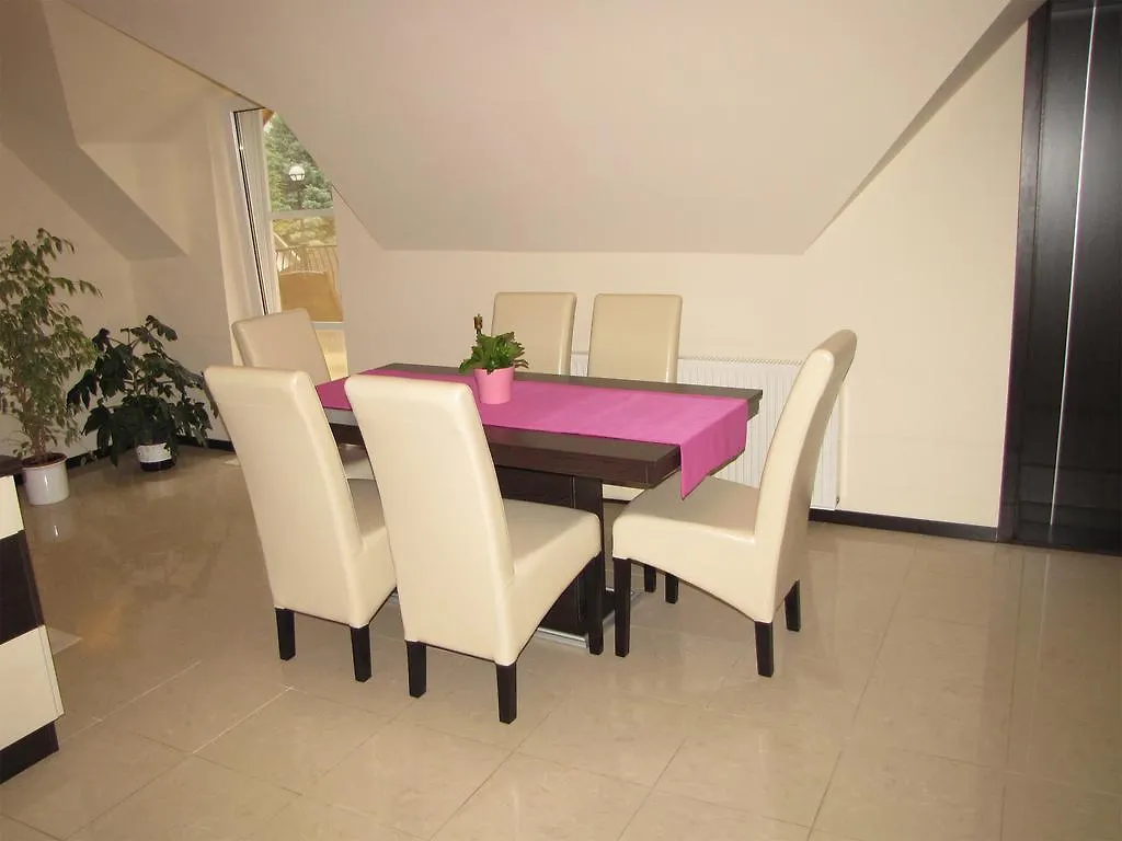 Oazis Apartmanhaz Hajduszoboszlo 0*,